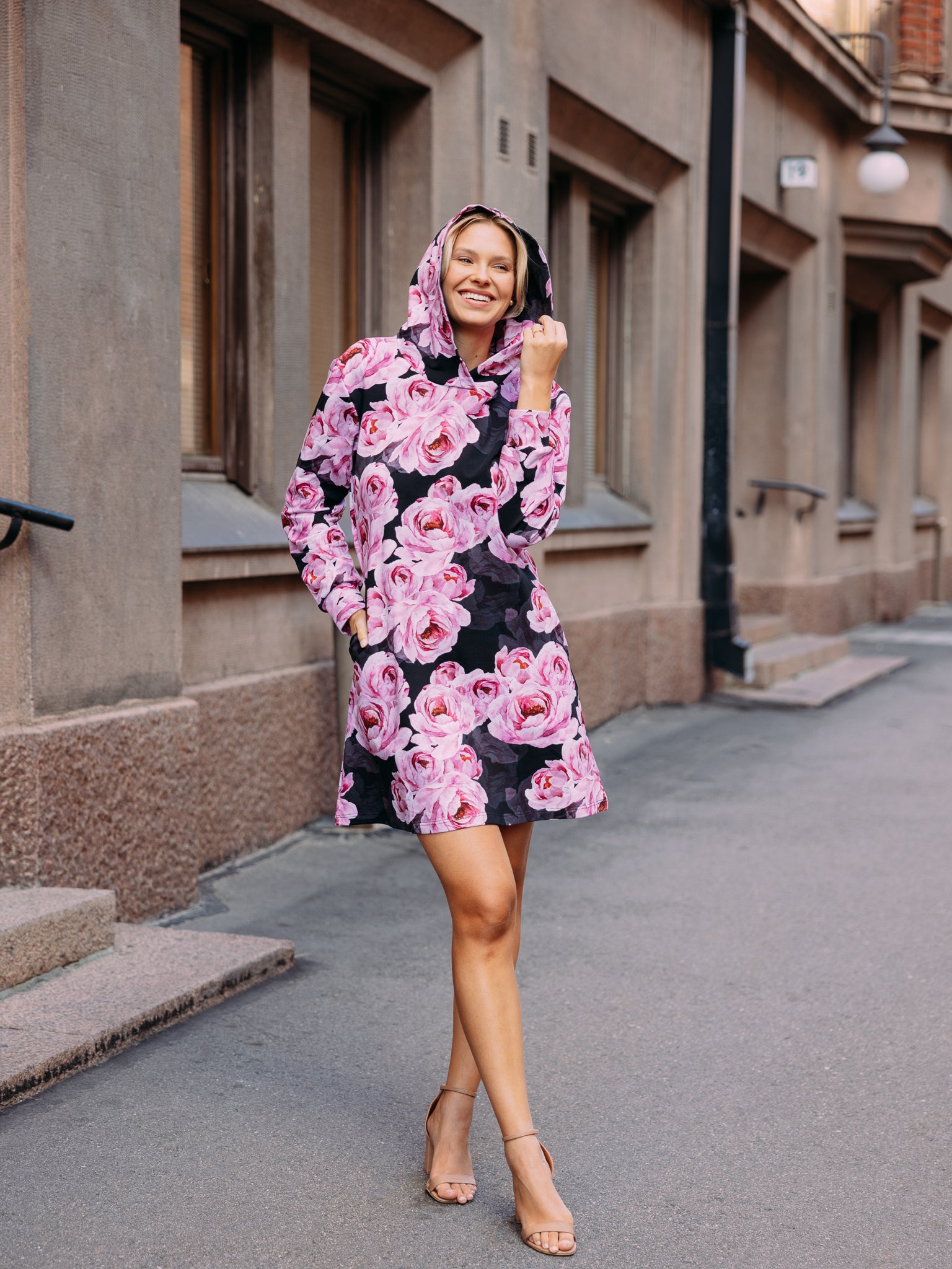 Be Everyday -hupparimekko, musta pioni