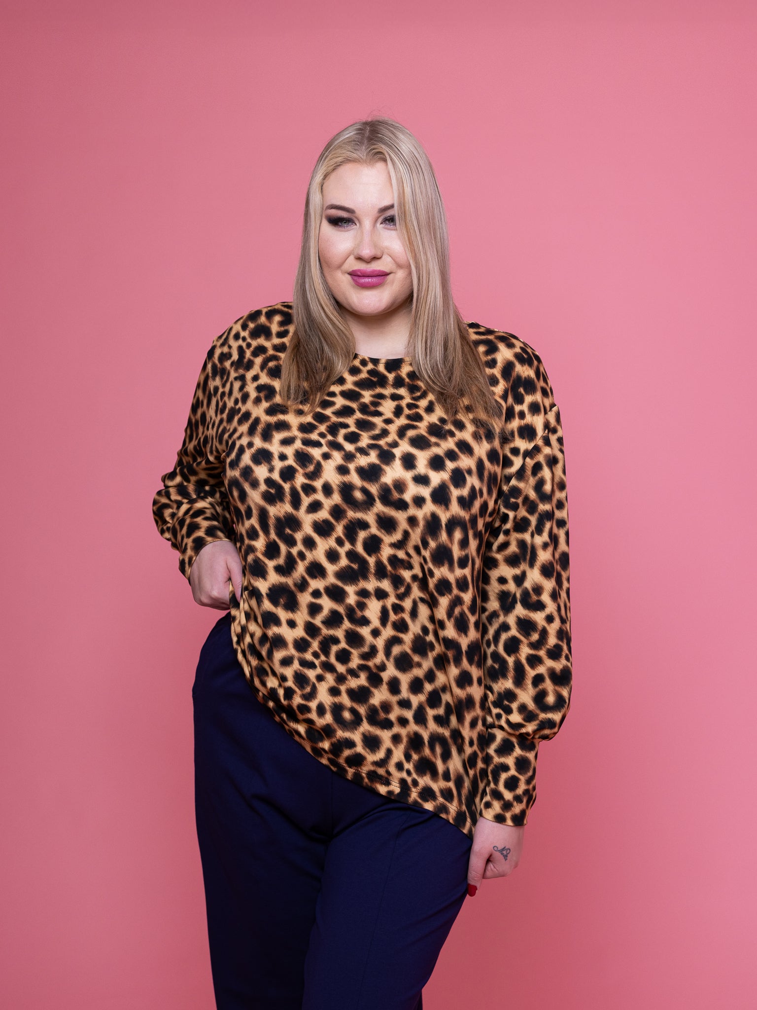 Josefiina college paita oversize, leopardi