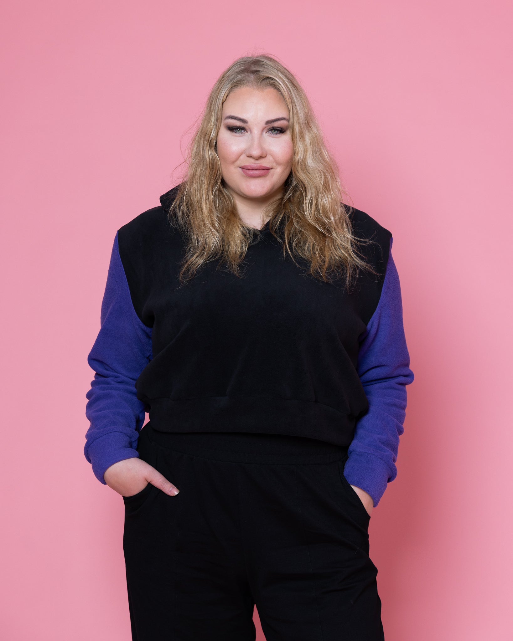 Everyday huppari crop, fleece musta/violetti