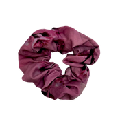 Muhkea scrunchie ylijäämäkankaasta. Kestävä ja ekologinen valinta – sopii myös lasten tuuheisiin hiuksiin.