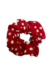 Muhkea scrunchie ylijäämäkankaasta. Kestävä ja ekologinen valinta – sopii myös lasten tuuheisiin hiuksiin.