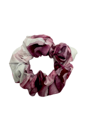 Muhkea scrunchie ylijäämäkankaasta. Kestävä ja ekologinen valinta – sopii myös lasten tuuheisiin hiuksiin.